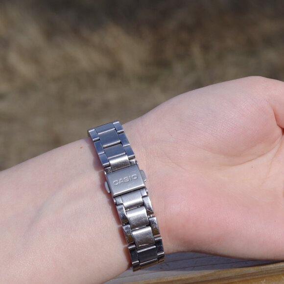 Ladies Pink & Silver Casio Watch - Picture 4 of 5